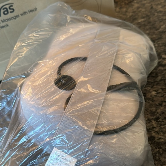 Carevas shiatsu Pillow massager with heat for back and neck NIB - Picture 6 of 6